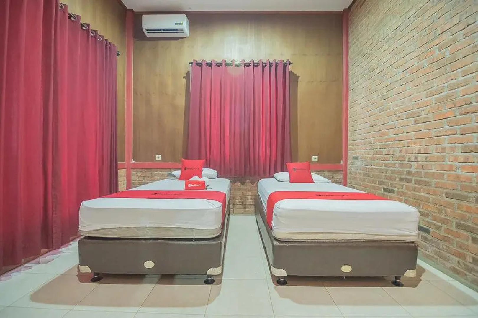 RedDoorz Plus @ Lodaya Gunung Geulis Puncak