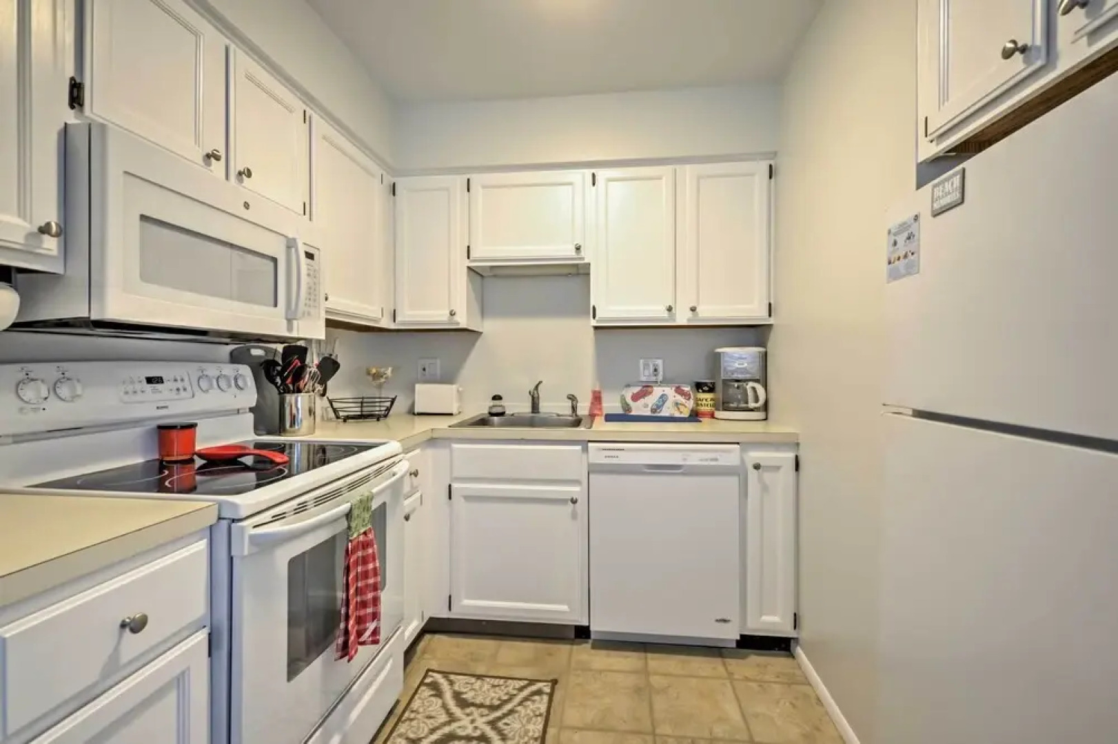 Central Sea Isle City Condo - 1 Block to the Beach