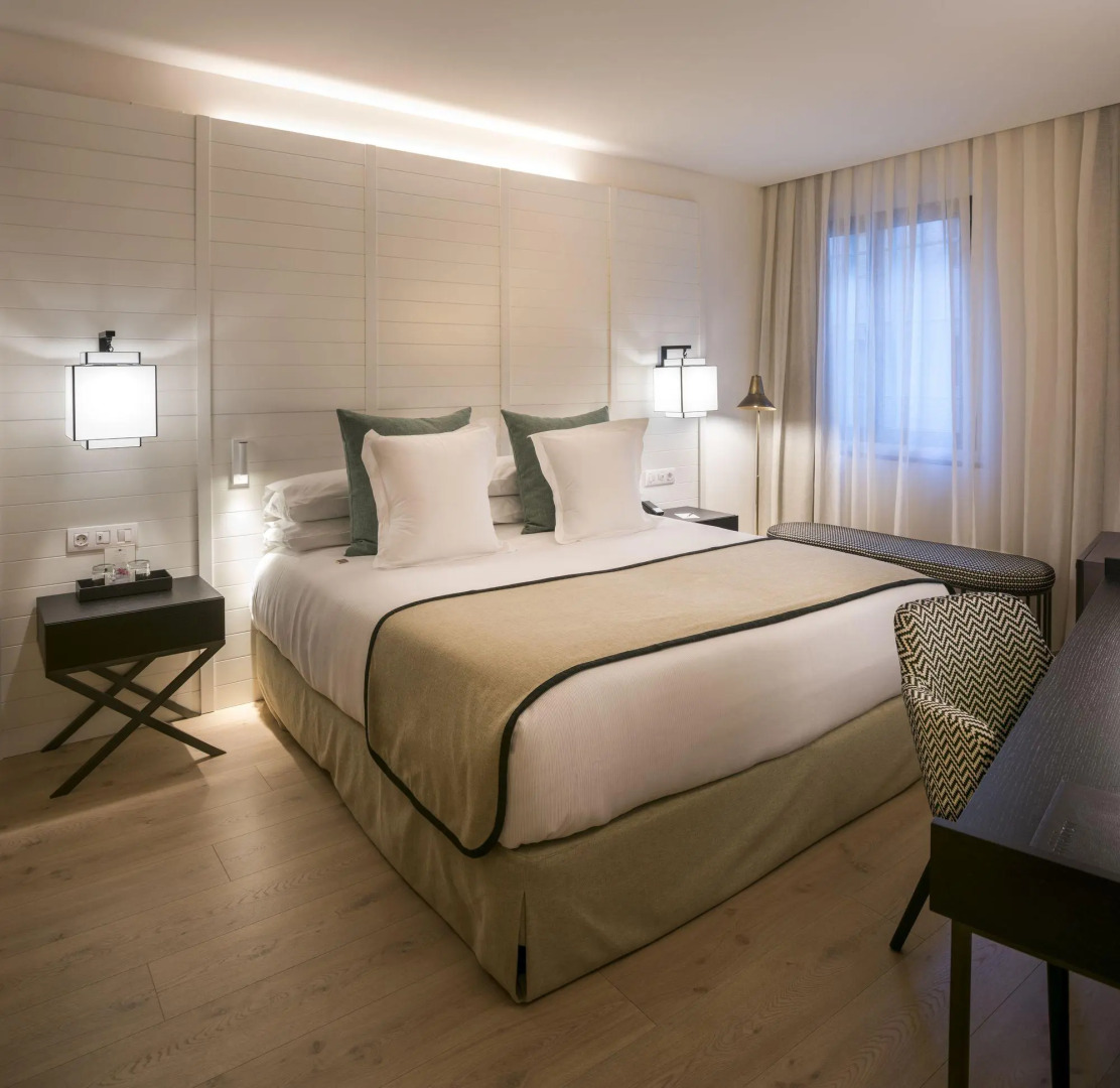 Отель Molina Lario