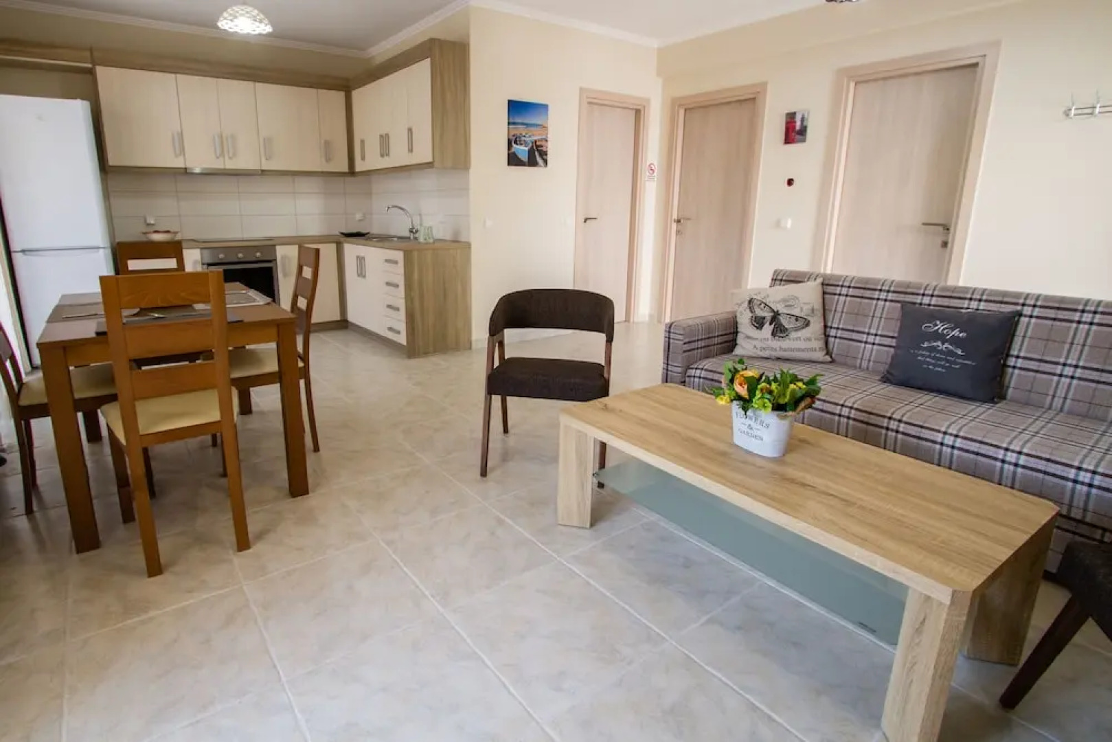 Nijay Apartments No 1, 2 Bedroom Apartment Sleeps 6 With Bed Settee In Lounge