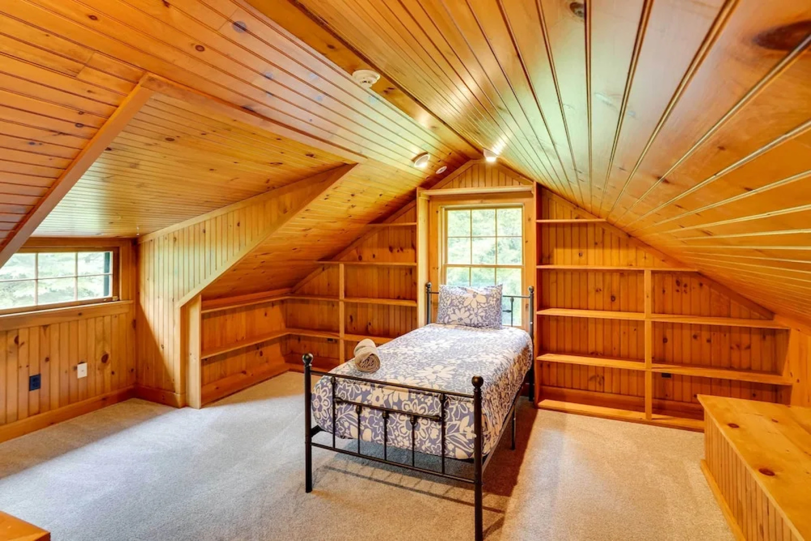 Secluded Elka Park Cabin: Hot Tub & Fire Pit!
