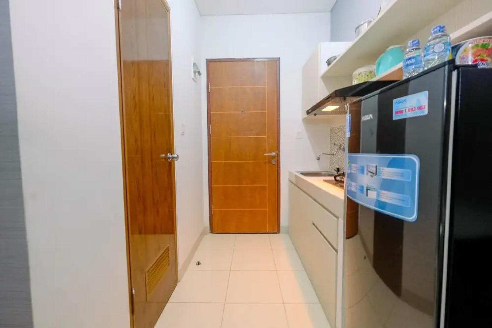 Minimalist and Stylish Studio Dave Apartment By Travelio