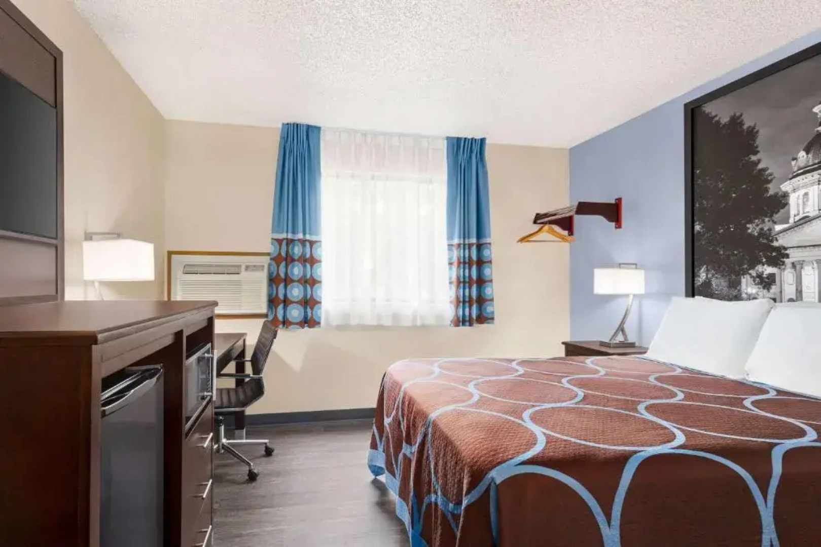Super 8 by Wyndham Lenexa Overland Park/Mall Area