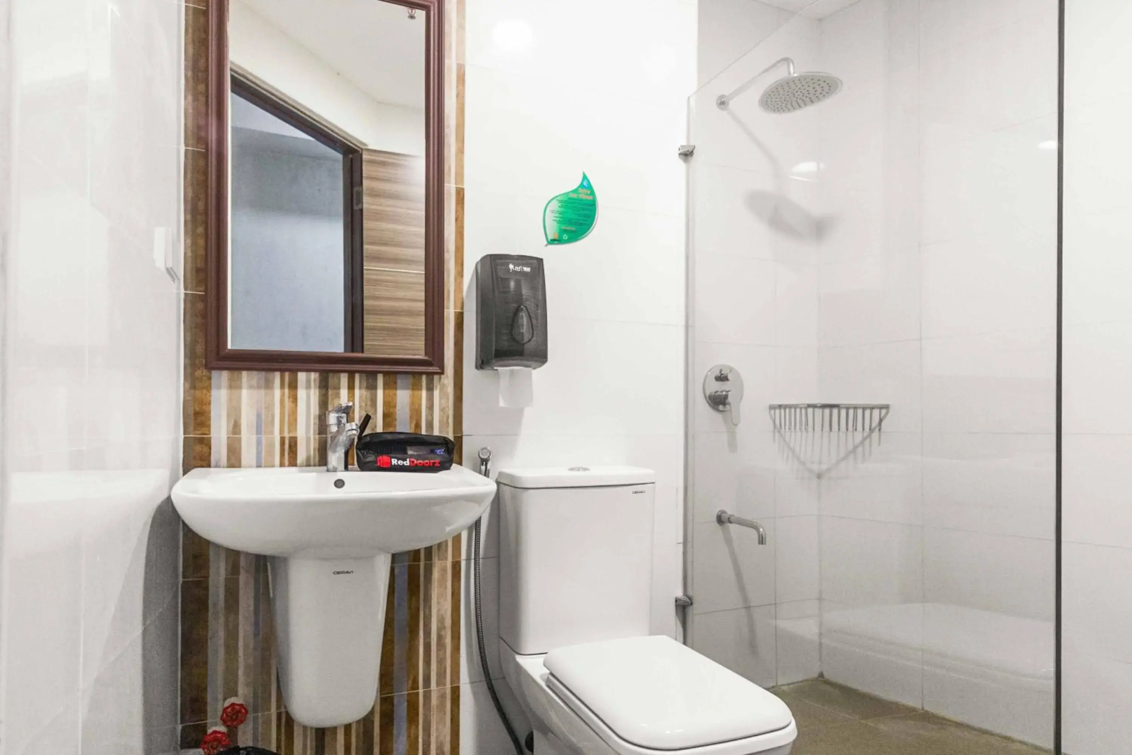 RedDoorz Plus @ Jones Avenue Cebu