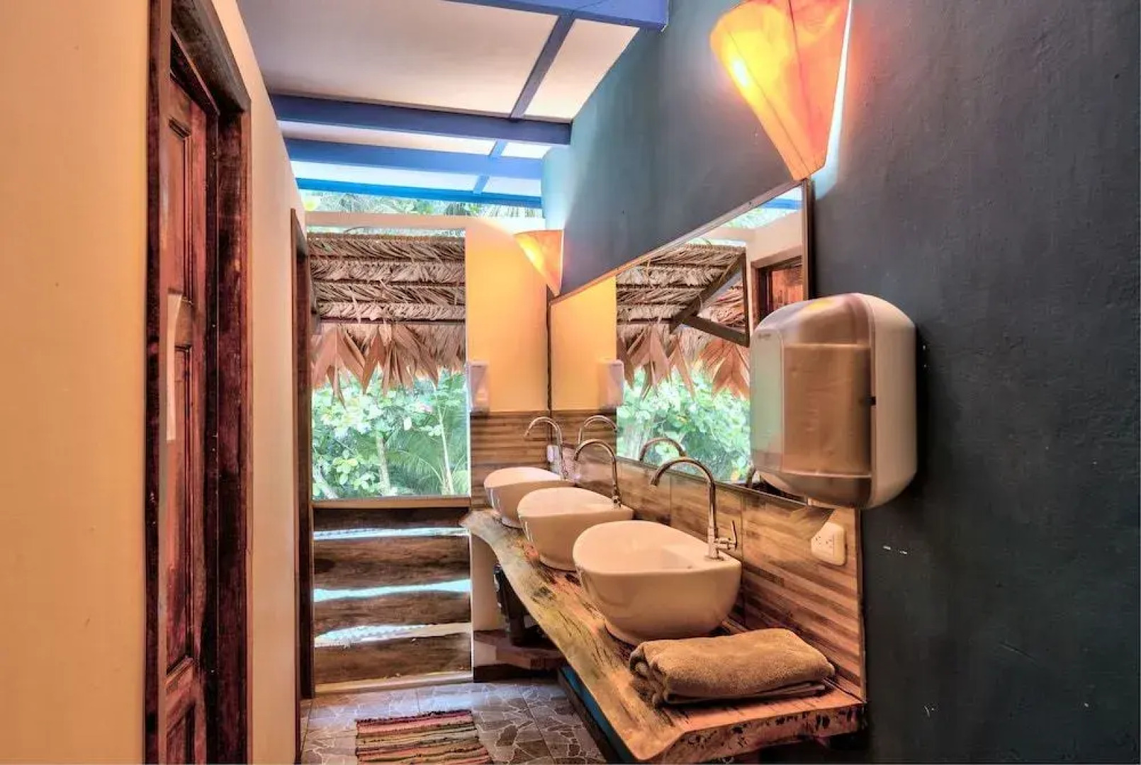 Playa 506 Beachfront Hostel