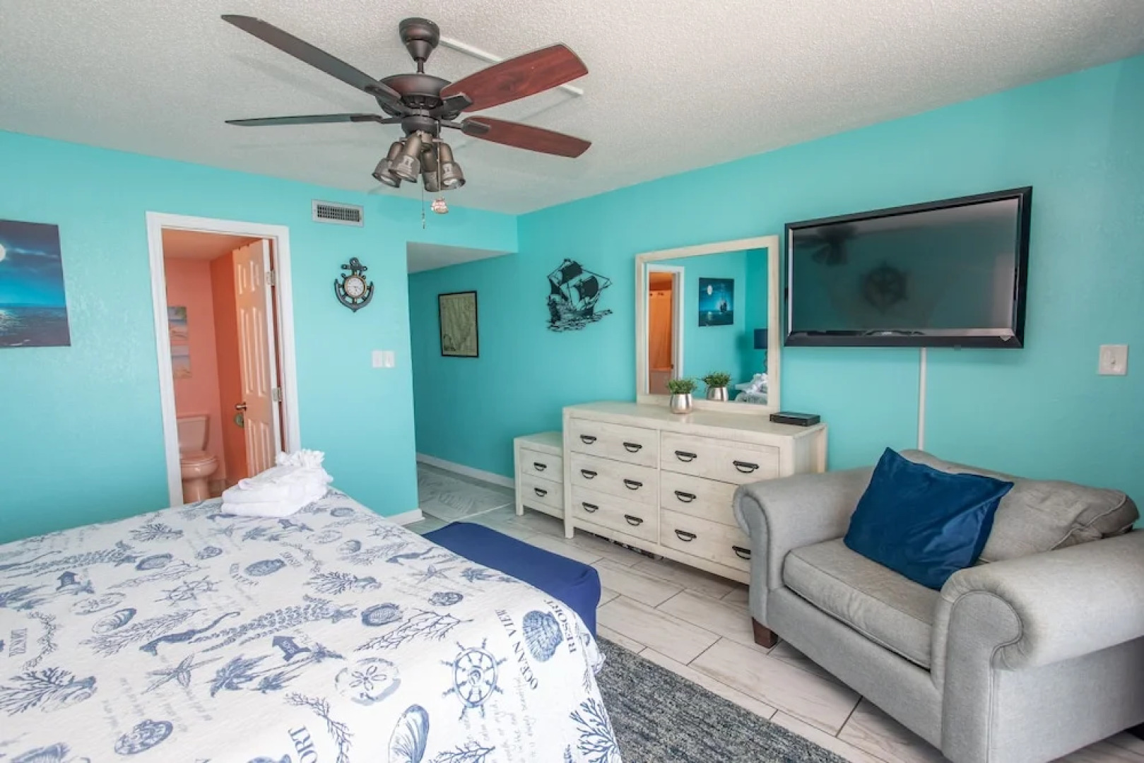 0712 Waters Edge Resort 3 Bedroom Condo by RedAwning