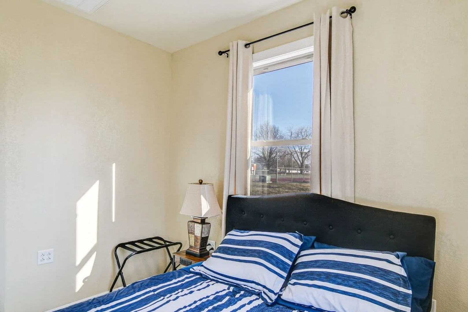 2 Mi to Main St: Newton Guest House