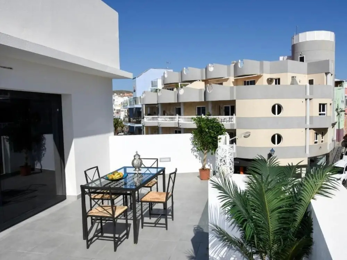 Pura Vida Beach Suites