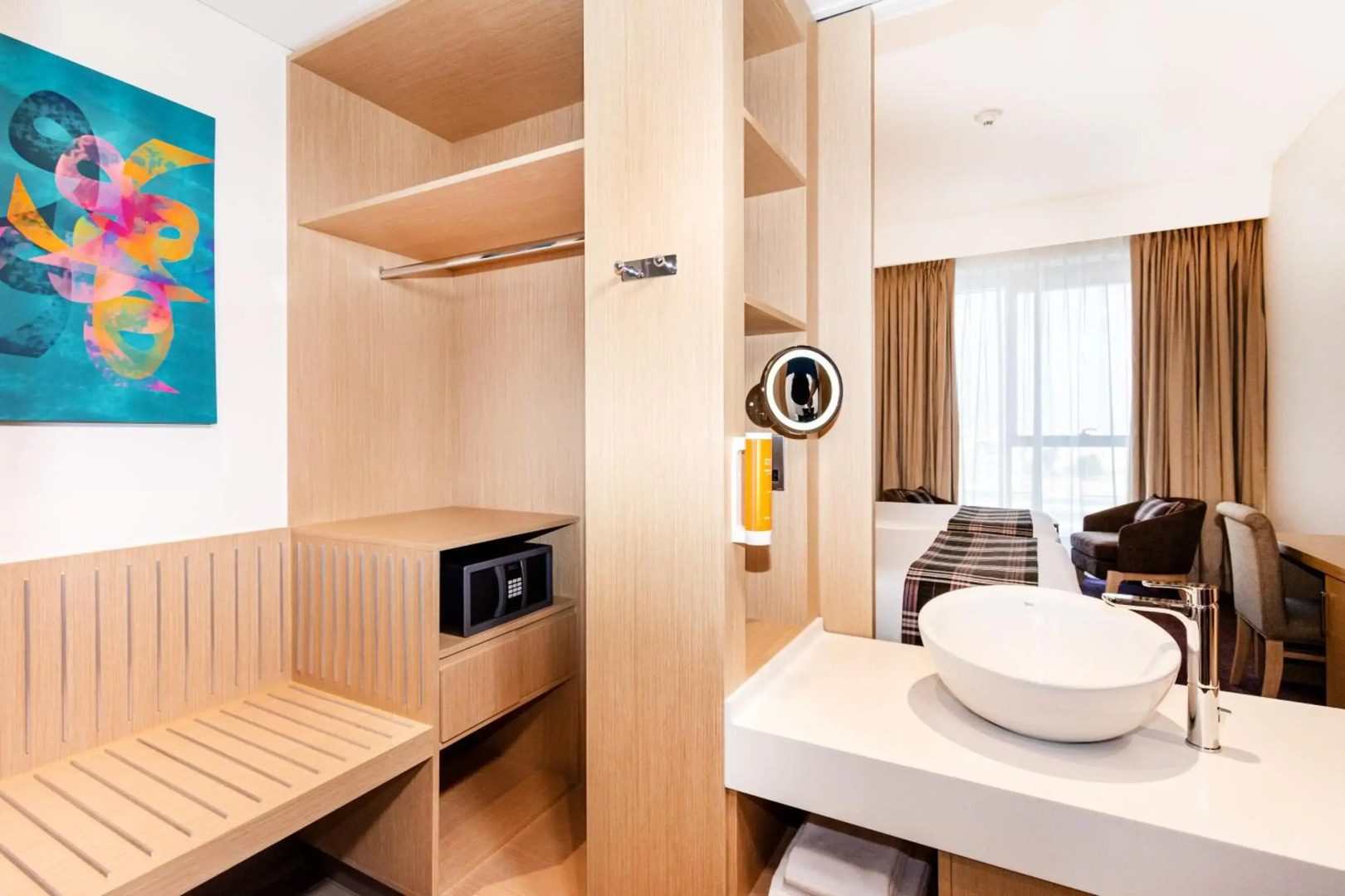 Отель Premier Inn Dubai Dragon Mart