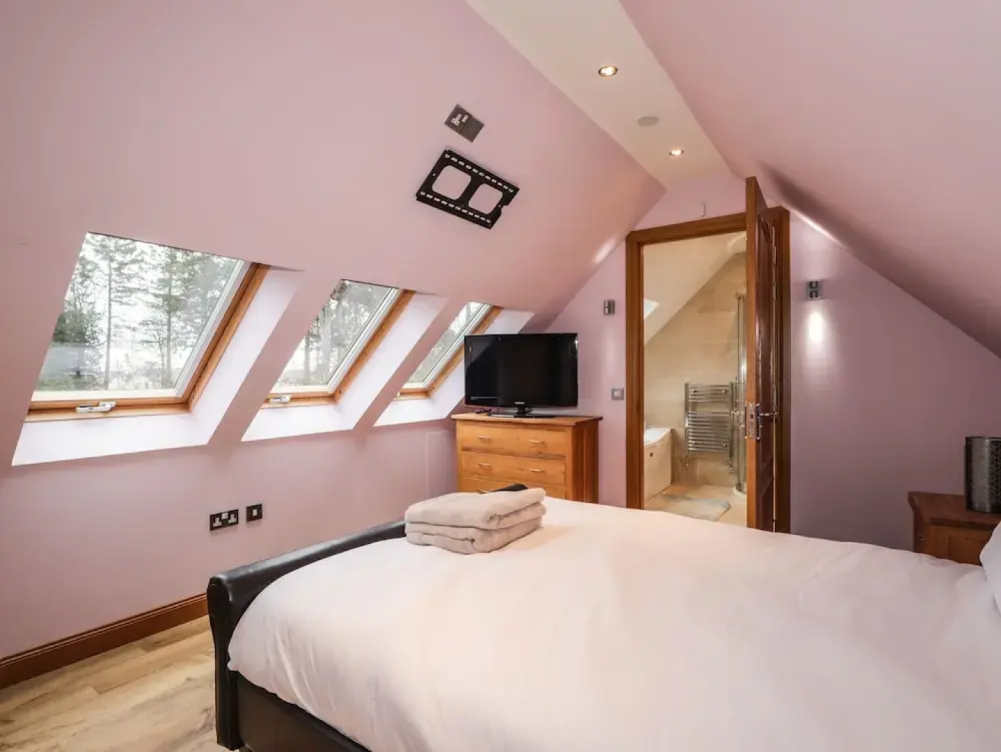 1 The Coach House
