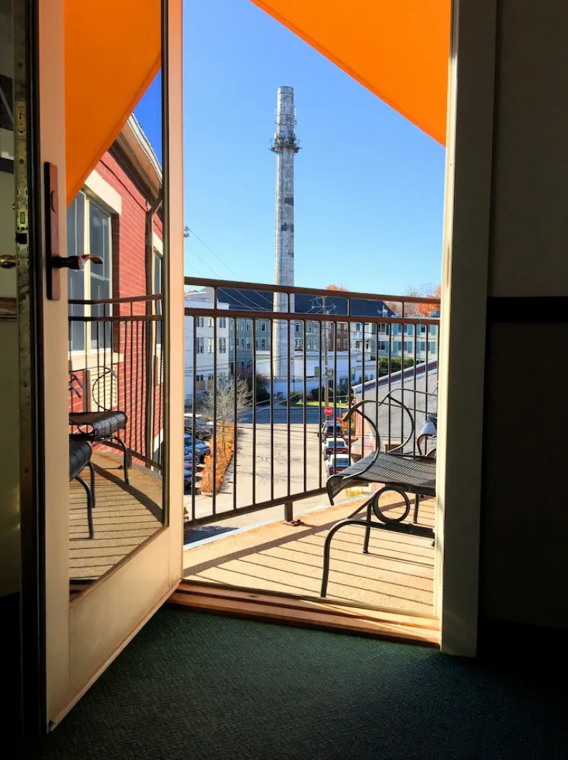 Camden Riverhouse Hotel