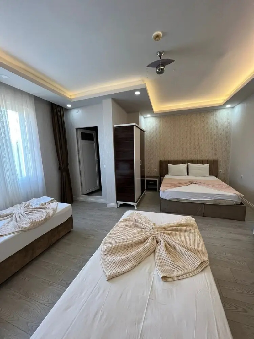 Grand Black Hotel