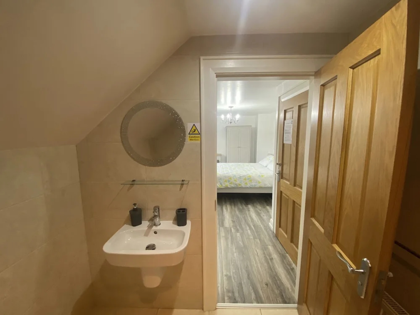 Rostrevor Valley Holiday Park- En-suite Rooms with Hot tub and Private Car Service