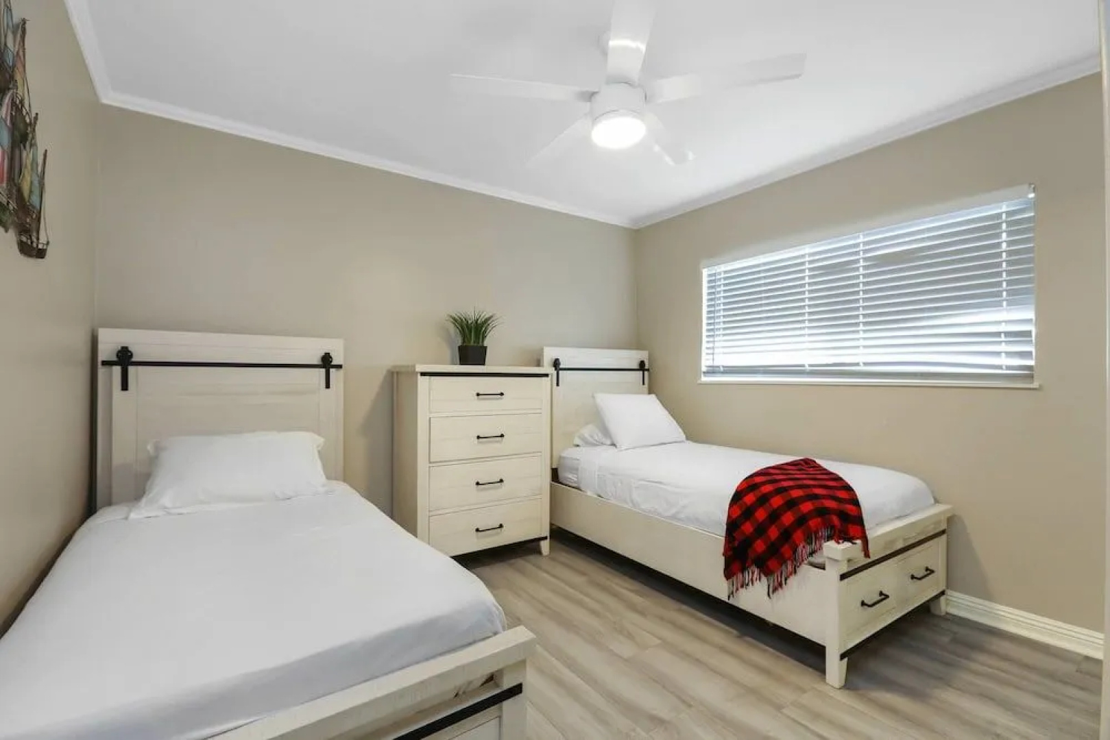 Upper Beach Front Escape Unit B