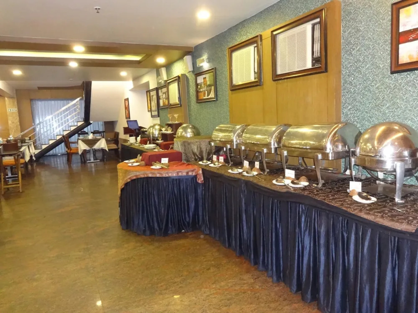 OYO Premium VIP Road