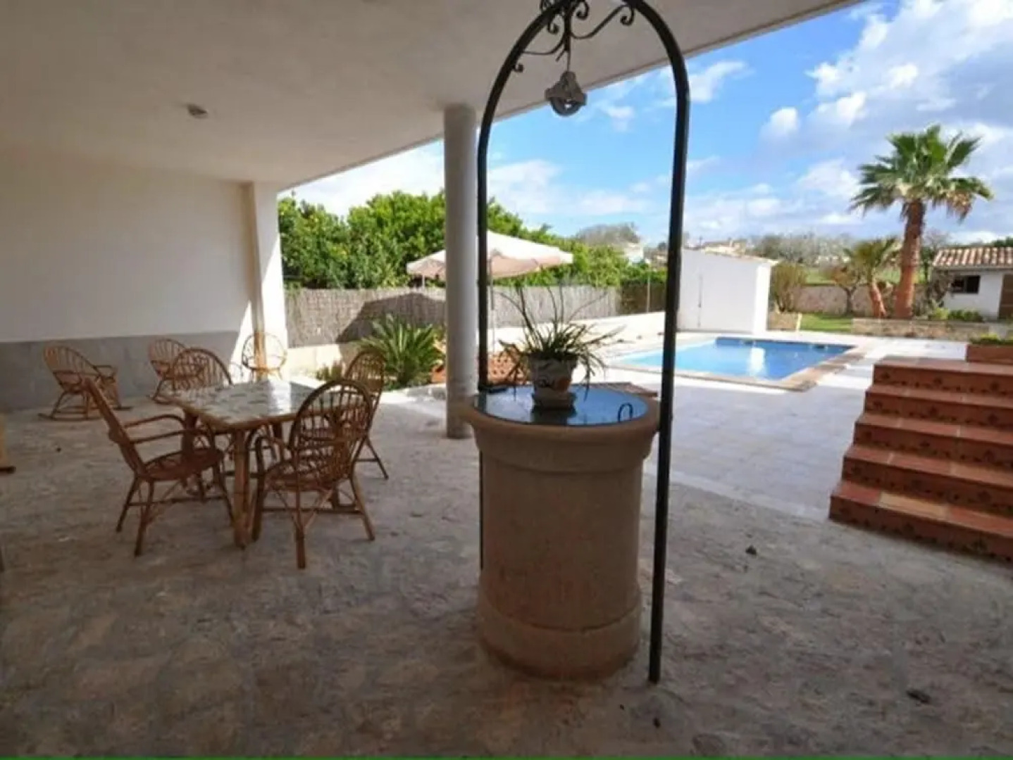 Llubi Pool and Views