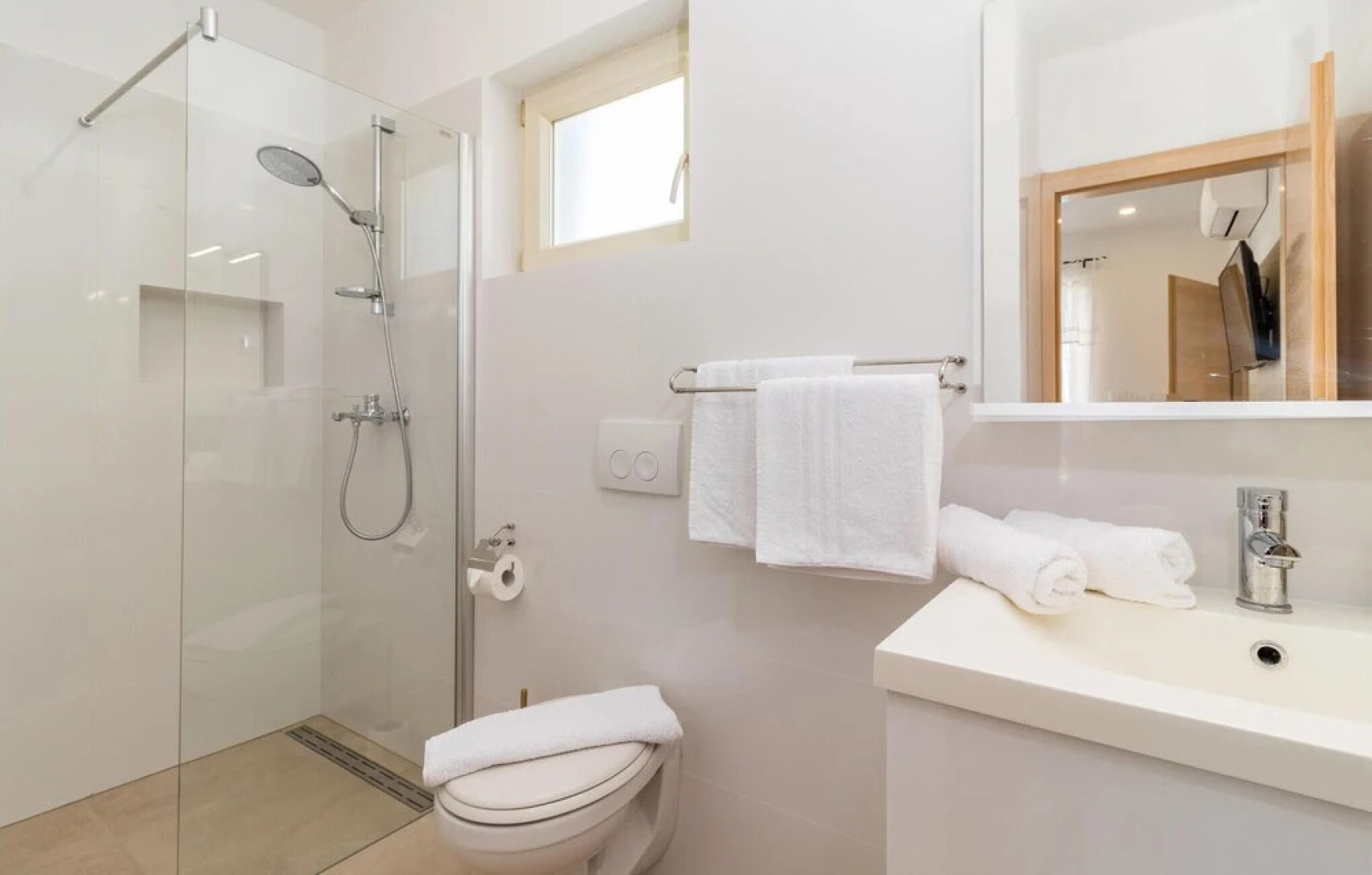 Nice Home in Peroj With Wifi, Heated Swimming Pool and 3 Bedrooms