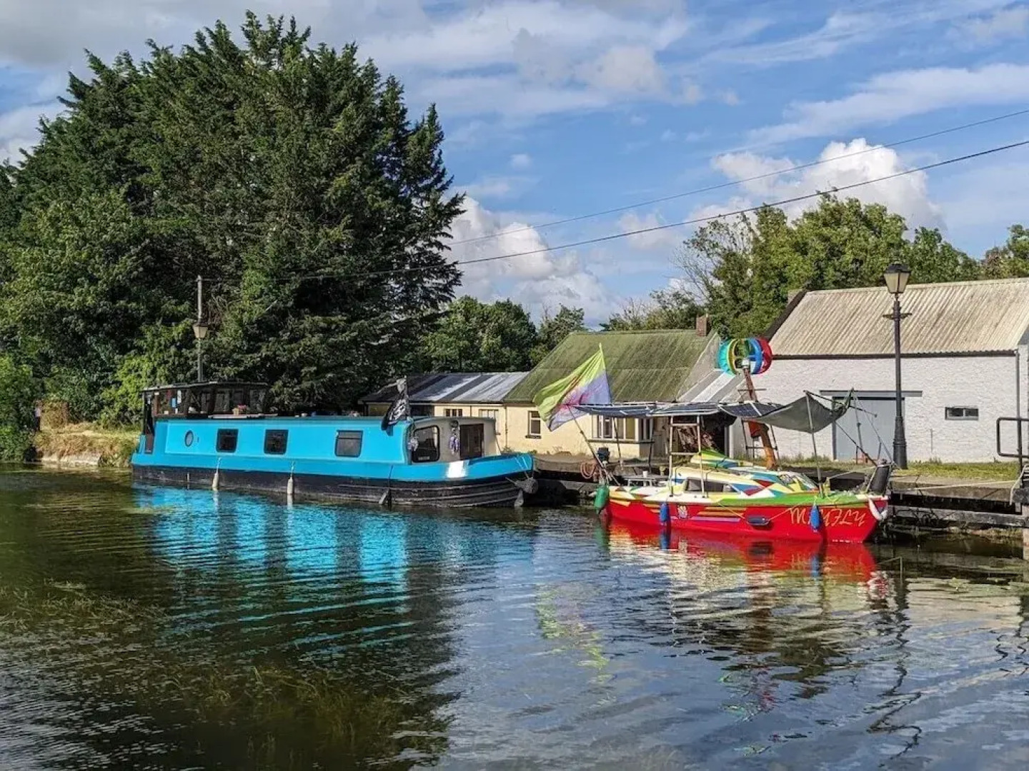 5 Star Stunning Houseboat, no Experience Required! Enjoy the Most Romantic Trip!