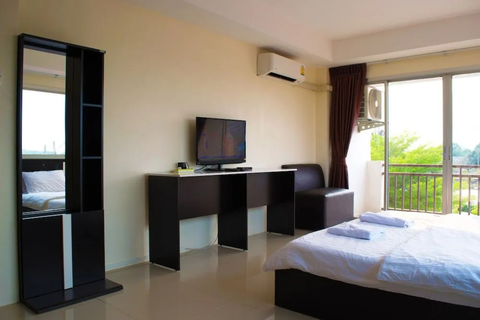 Nantharom Hotel and Restaurant