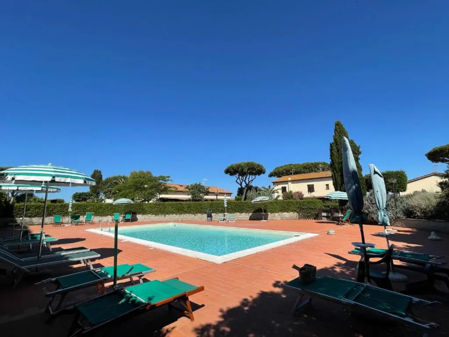 TOSCANA TOUR - small cottage with aircon, private terrace and garden - 2000m from the beach