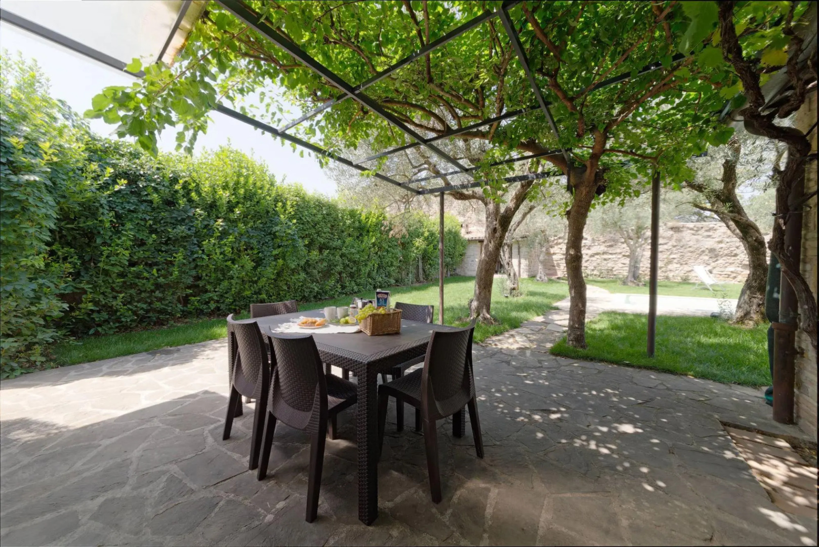 Quiet property set in a genuine context between nature and culture.-CASA PARIS