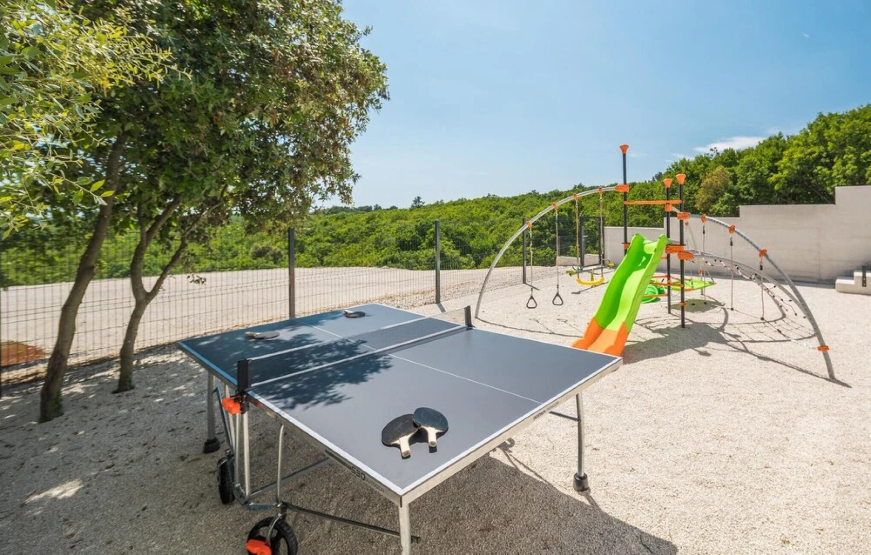 Beautiful Home in Rebici with Hot Tub, Sauna & 4 Bedrooms