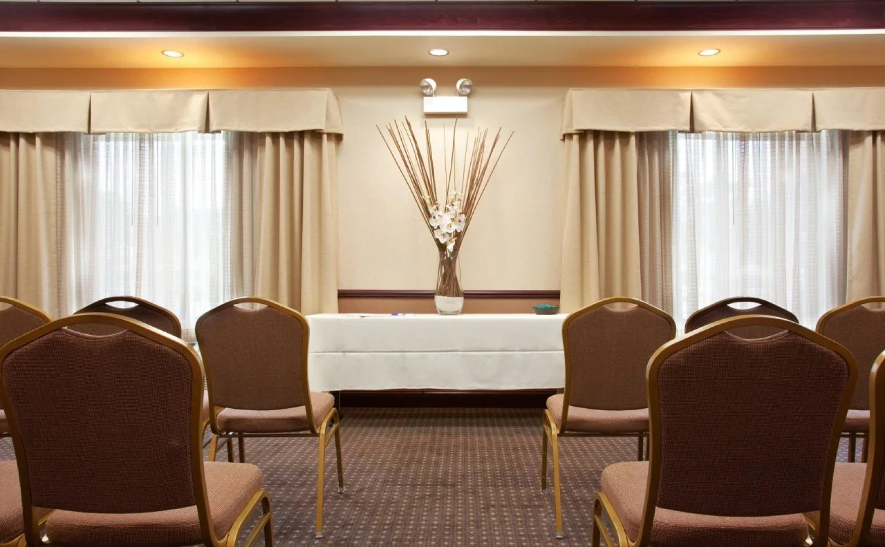 Holiday Inn Express & Suites Chicago West-O'Hare A