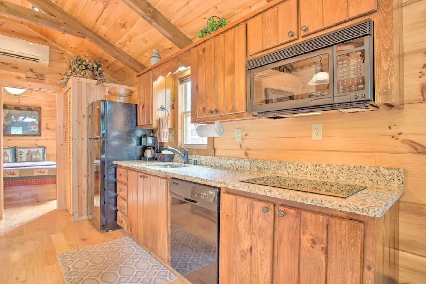 Hike & Snow Play! Mill Spring Cabin Near Winery