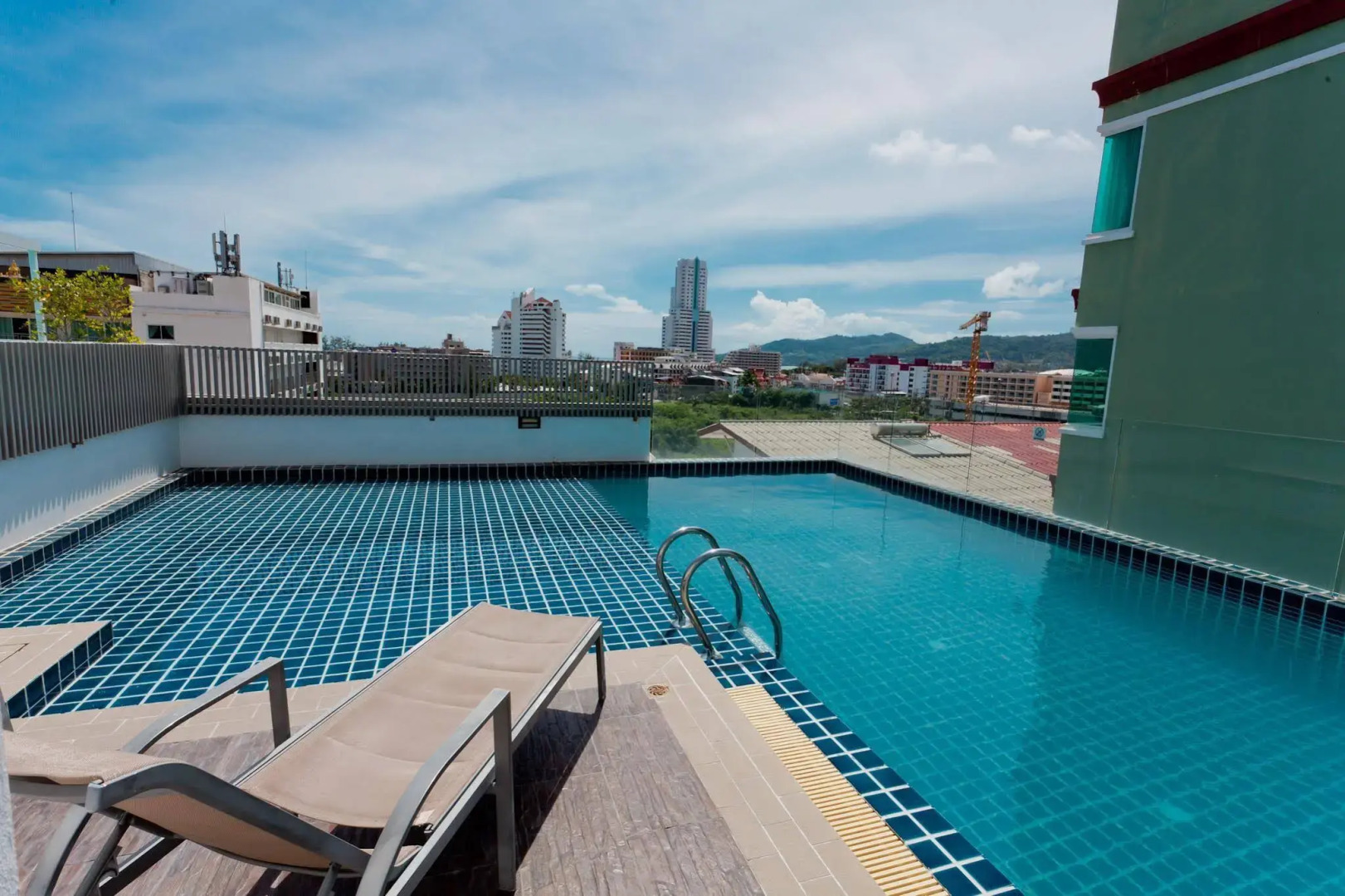 Hallo Patong Hotel & Restaurant