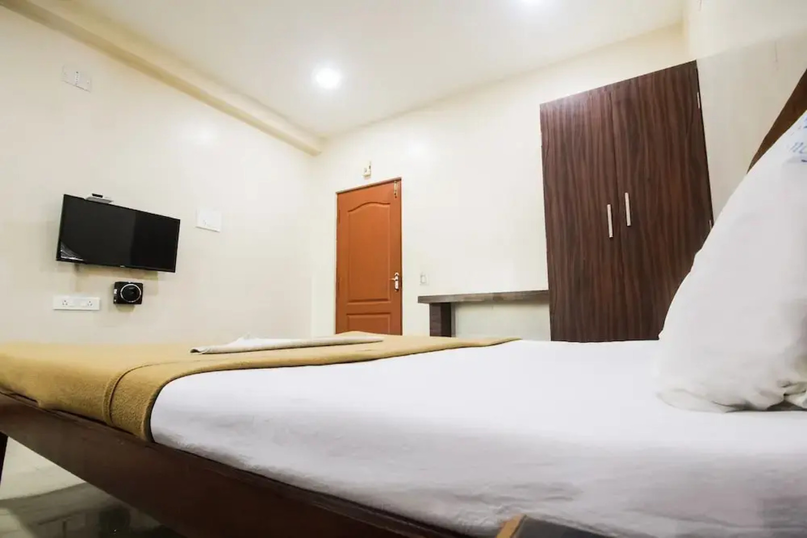 SPOT ON 44152 Lk Residency