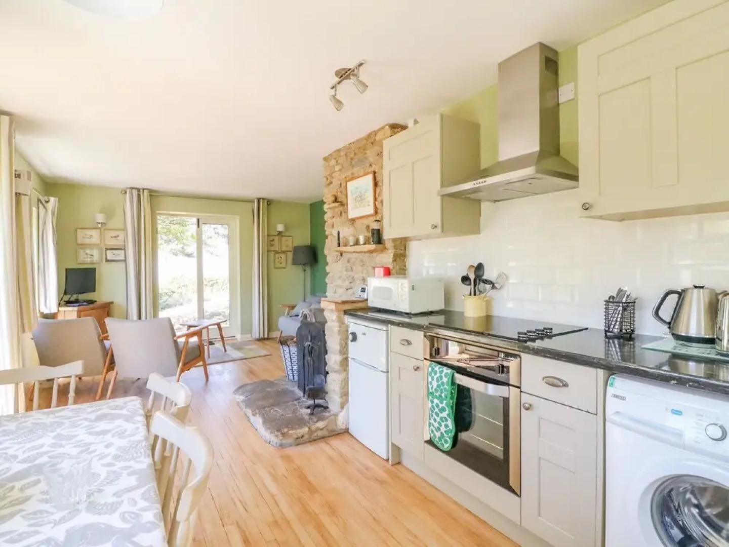 Fossil And The Cross Cottage, West Bexington