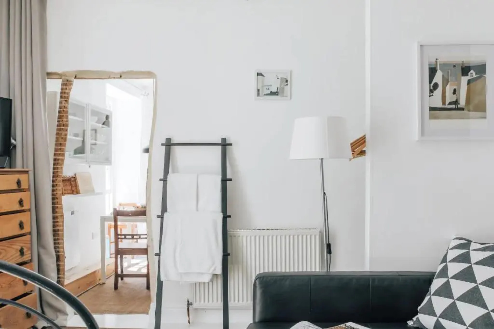 The Art Room Apartment