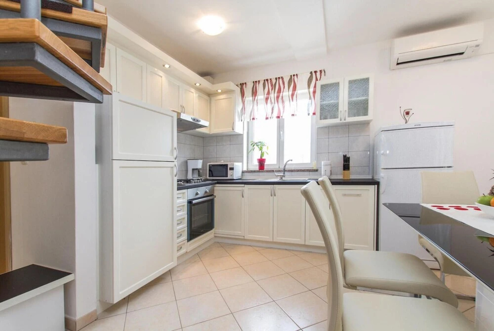 Awesome Home in Drenje With Wifi and 4 Bedrooms