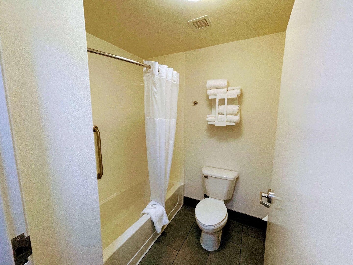 Hampton Inn & Suites Pensacola I-10 N at Univ. Town Plaza