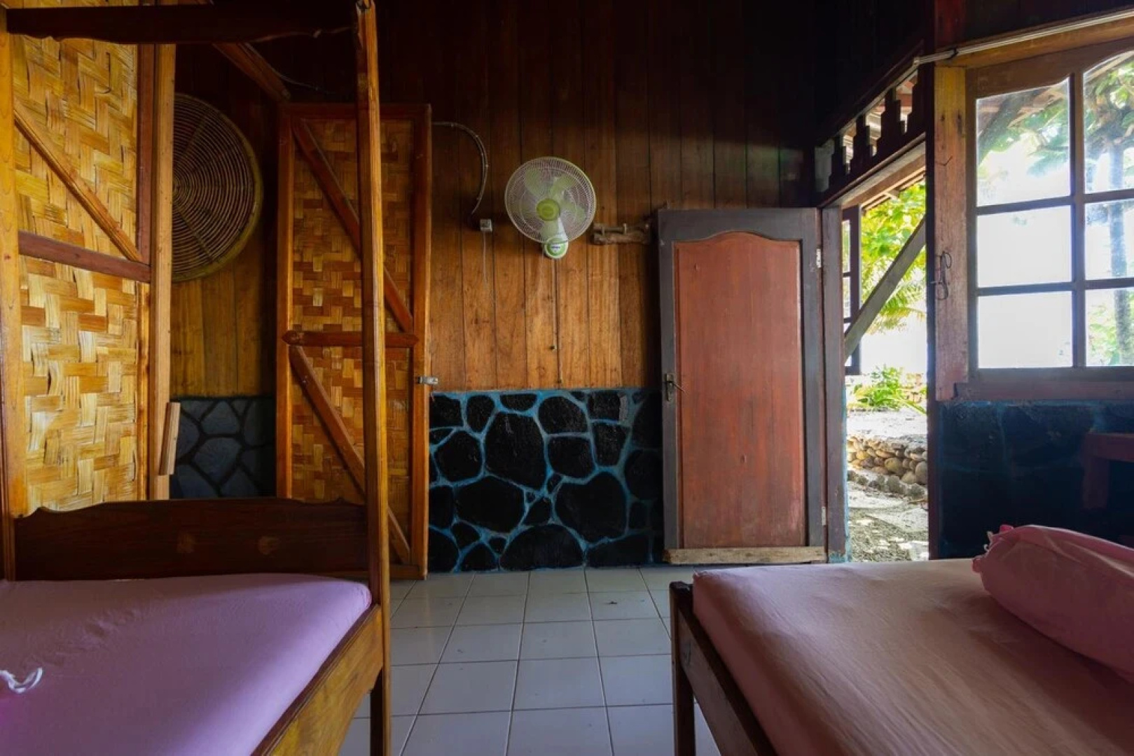 Krui Surf Camp Hotel Mutiara Alam Zandino