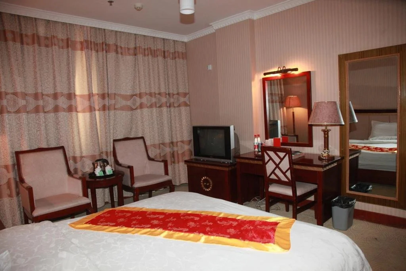 Tibet Shannan Yulong Holiday Hotel