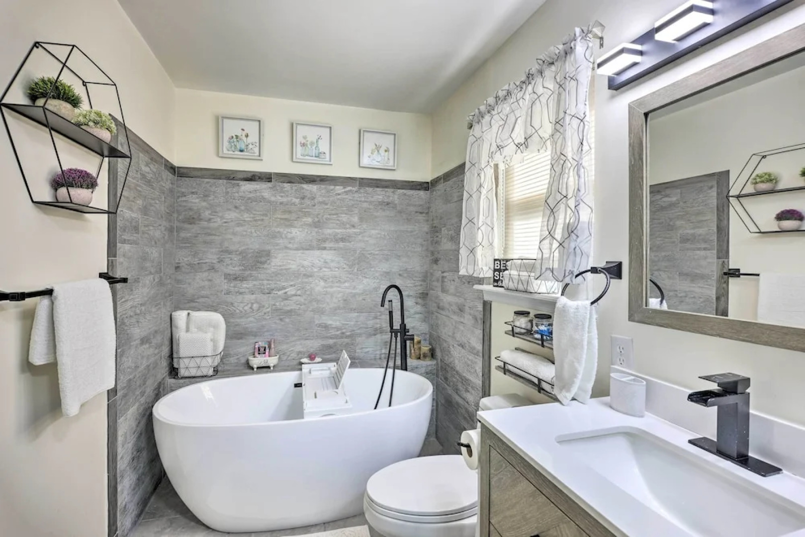 Near Tobyhanna State Park: Home w/ Hot Tub!