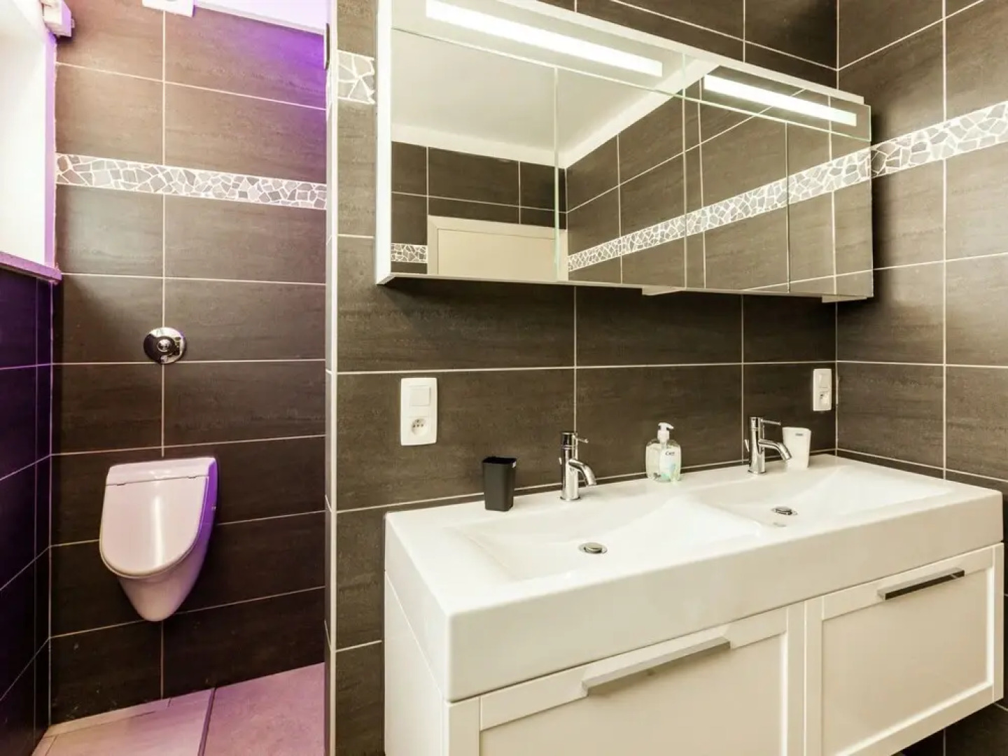 Luxury Villa with Sauna & Hot Tub in Middelkerke