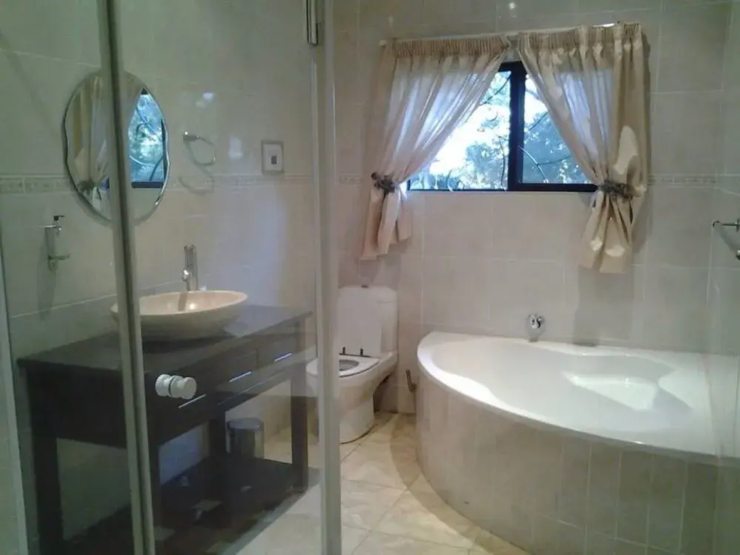 Le Bougainville Guest House