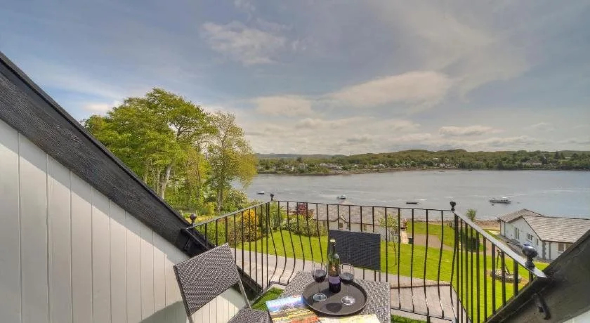 The Lochnell Arms Hotel