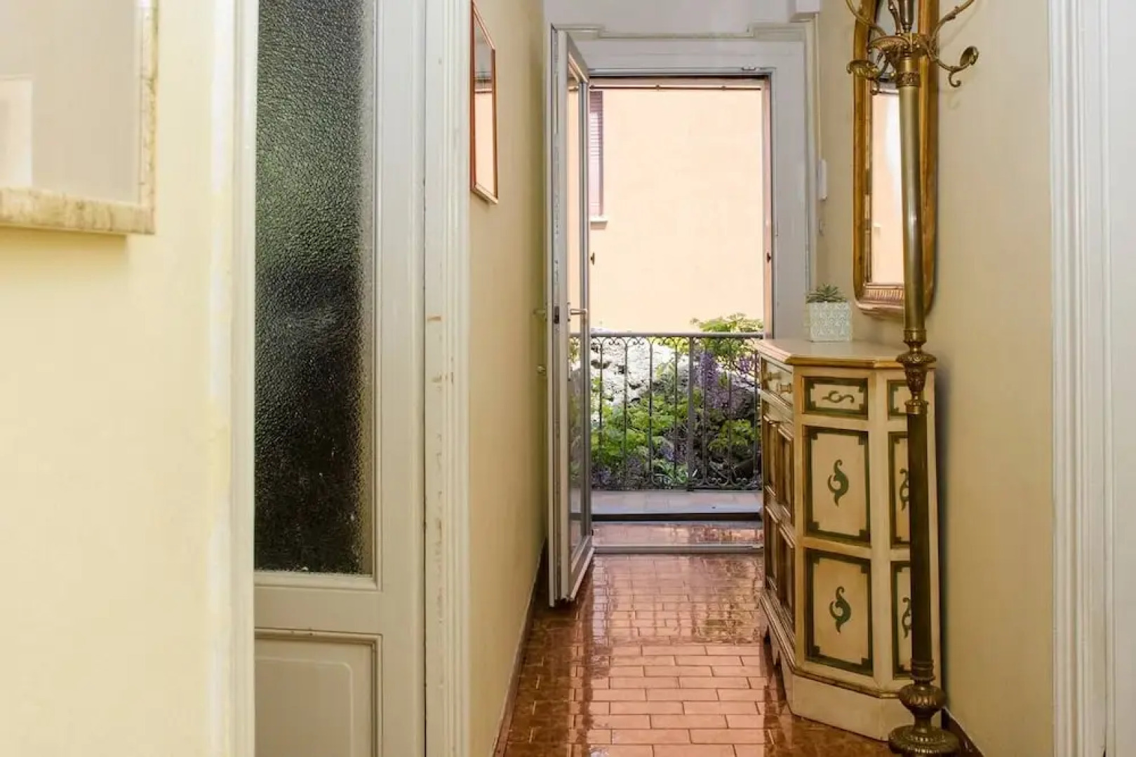 ALTIDO Wisteria House