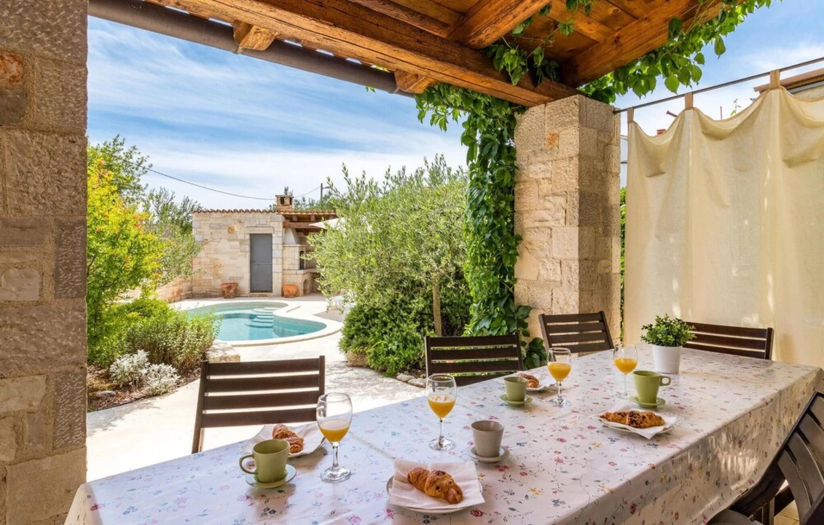 Nice Home in Liznjan With Sauna, Wifi and 4 Bedrooms