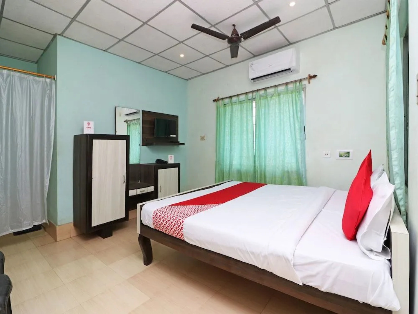 OYO 16101 Samrat Holiday Inn