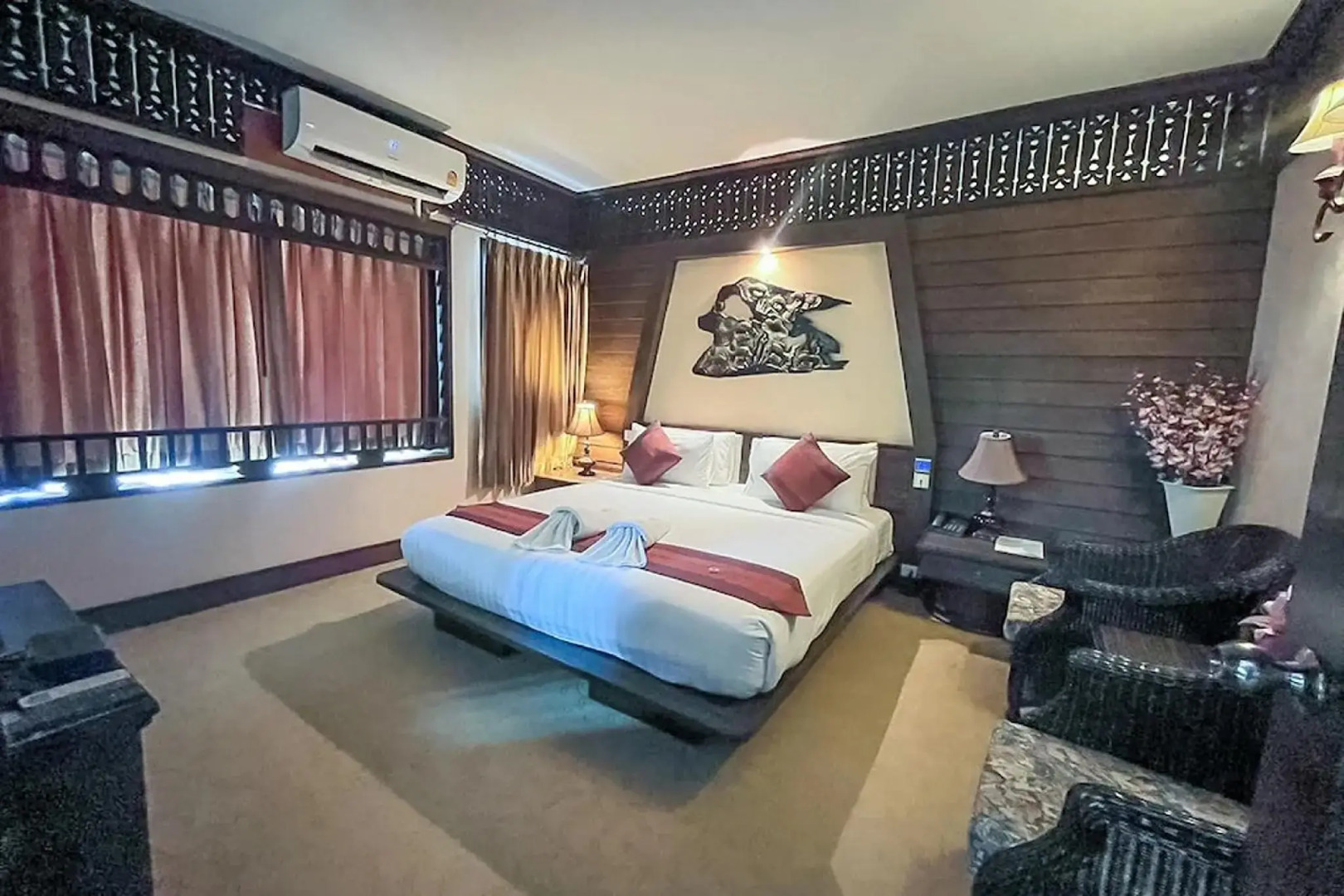 Ruean Phae Royal Park Hotel