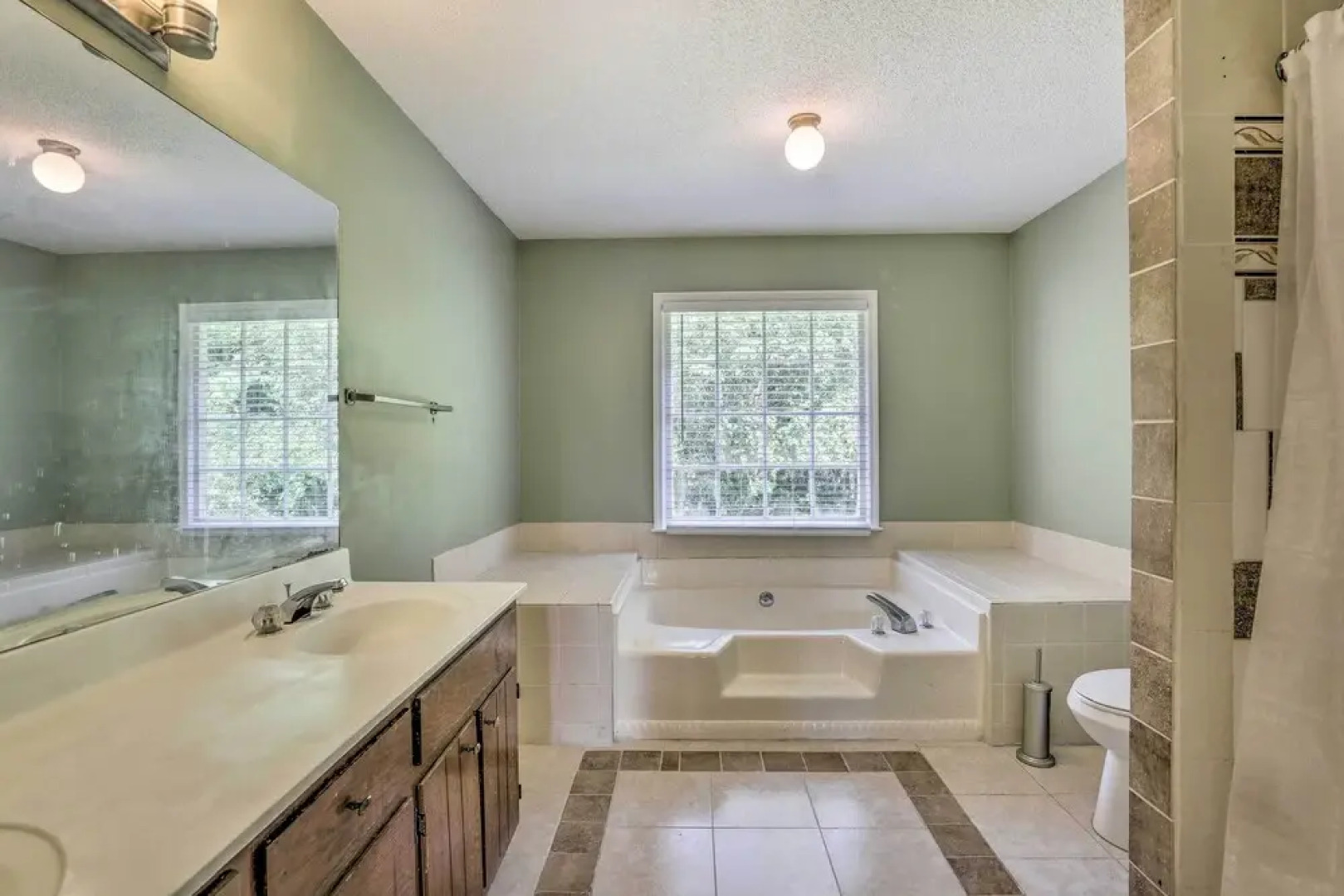 Pet-friendly House w/ Deck in Lawrenceville