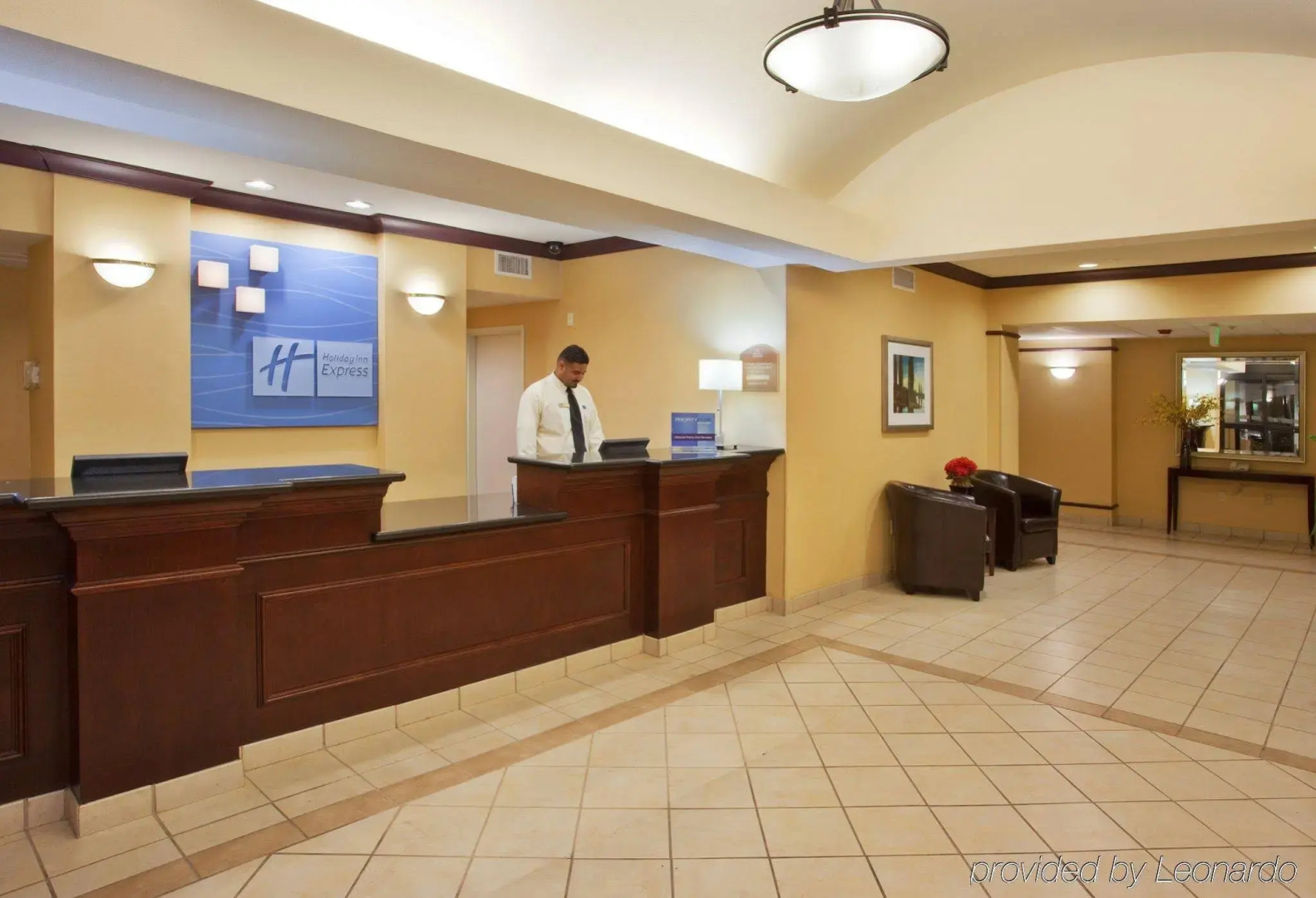 Holiday Inn Express Hotel & Suites River Park by IHG
