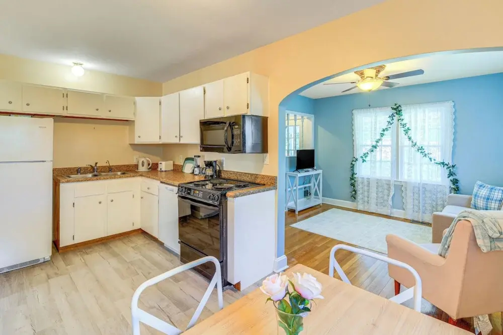 Walk to Main Street! Home in Historic Jonesborough