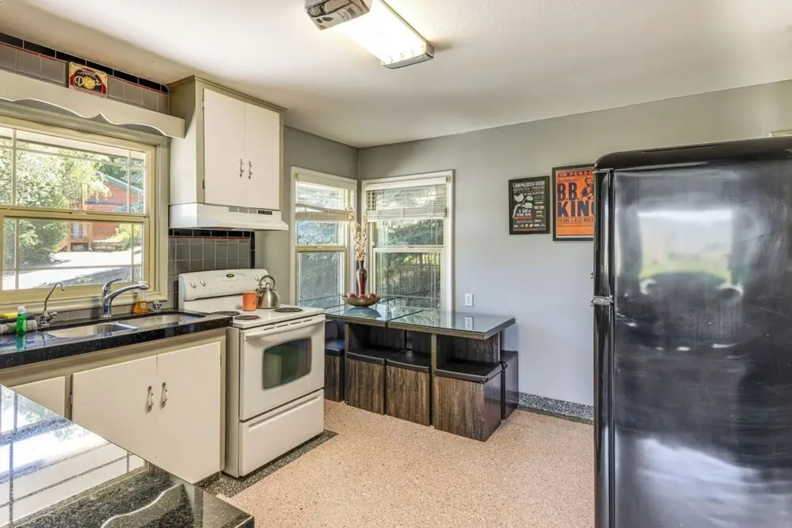 Mountain Views: Walkable Lava Hot Springs Home!