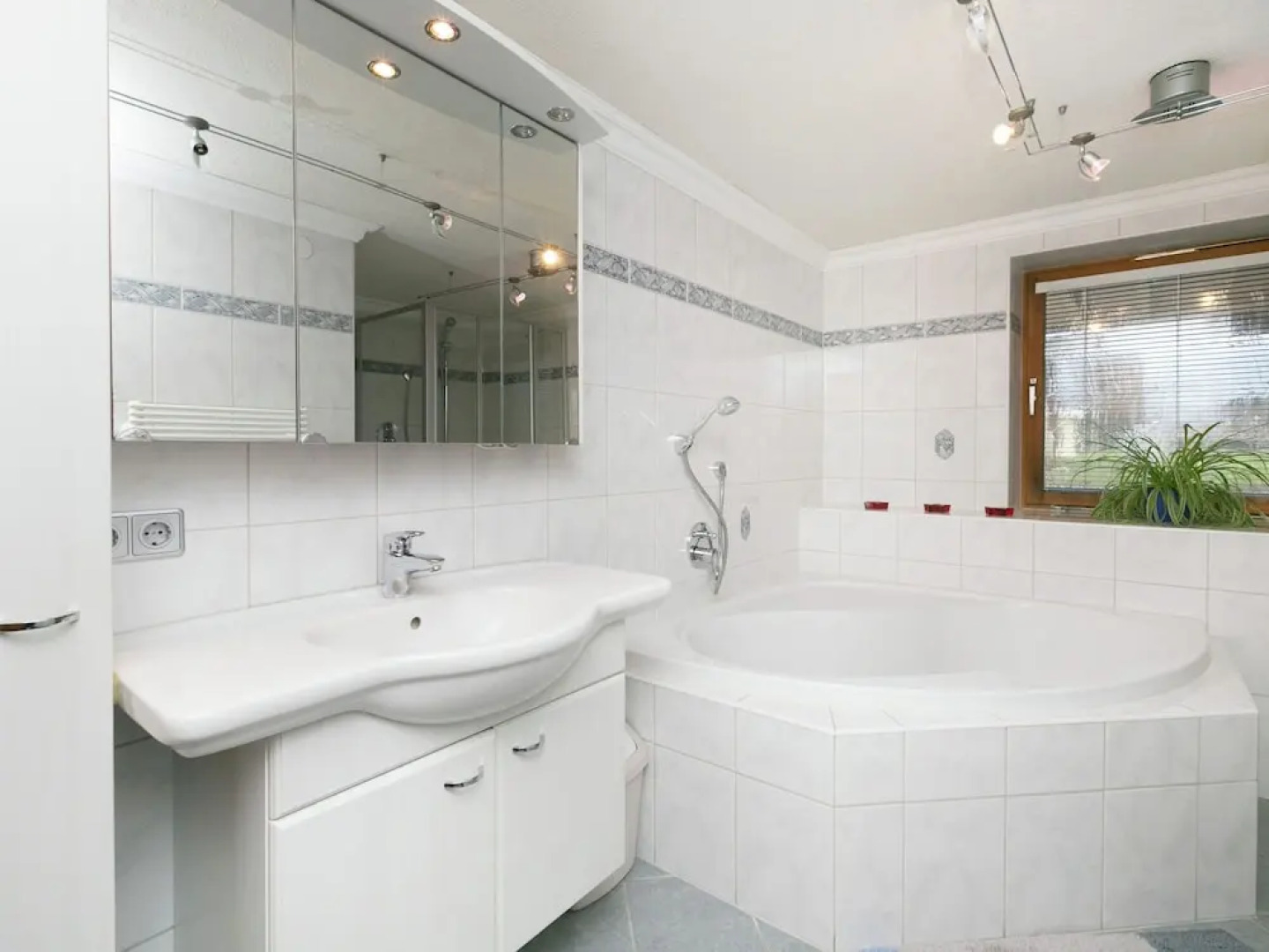 Splendid Apartment in Uderns near Hochzillertal Ski Area