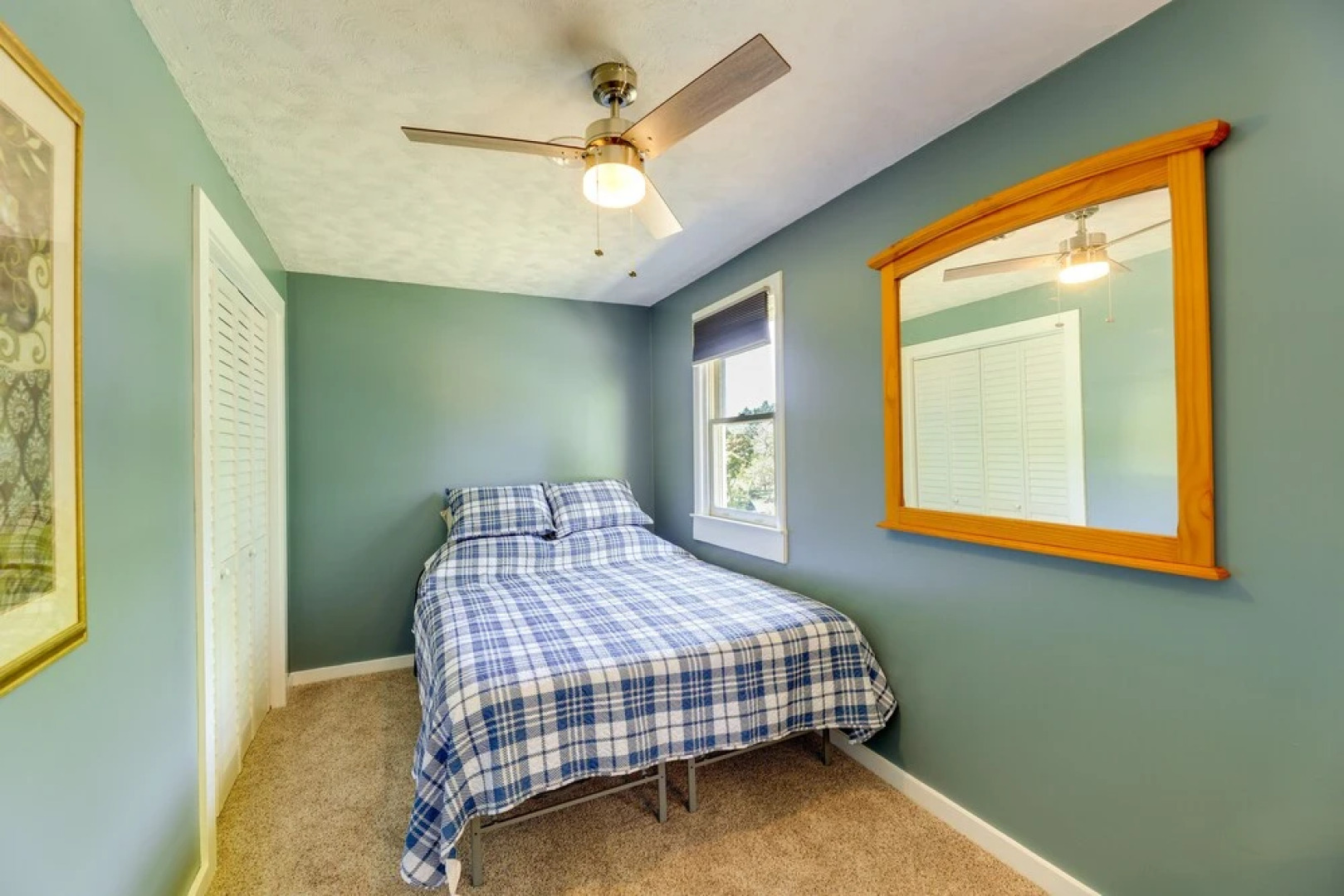 Well-equipped Morehead City Home ~ 5 Mi to Beach!